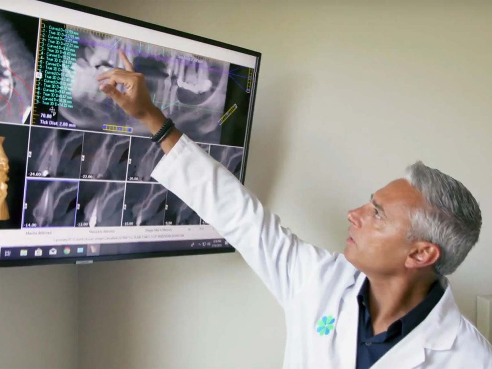Dr. E reviewing 3D dental imaging during an implant evaluation at Implants 4 Life