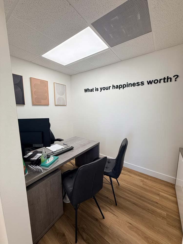 A private consultation room at Implants 4 Life